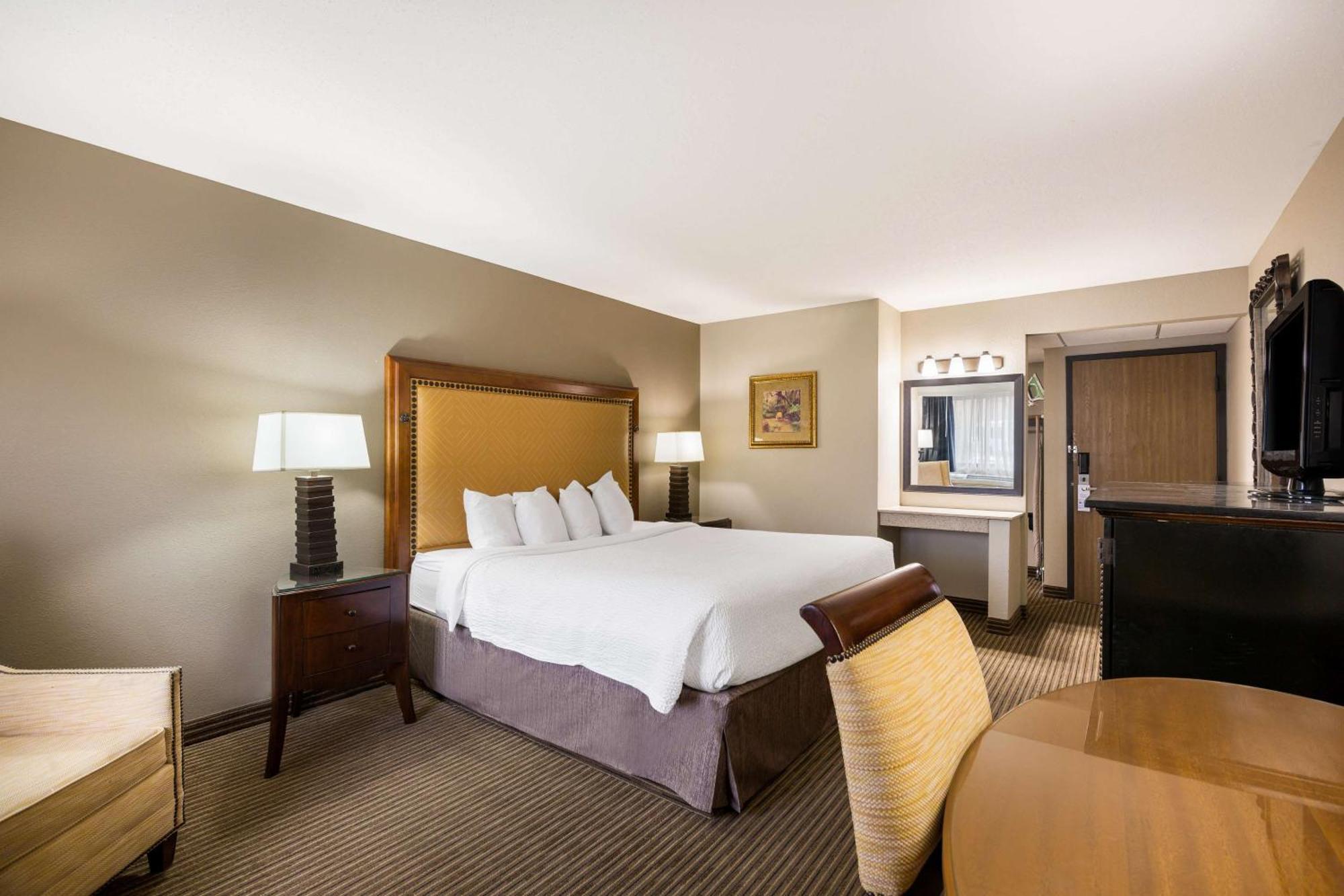 Revel Hotel Minot - Surestay Collection By Best Western Zewnętrze zdjęcie
