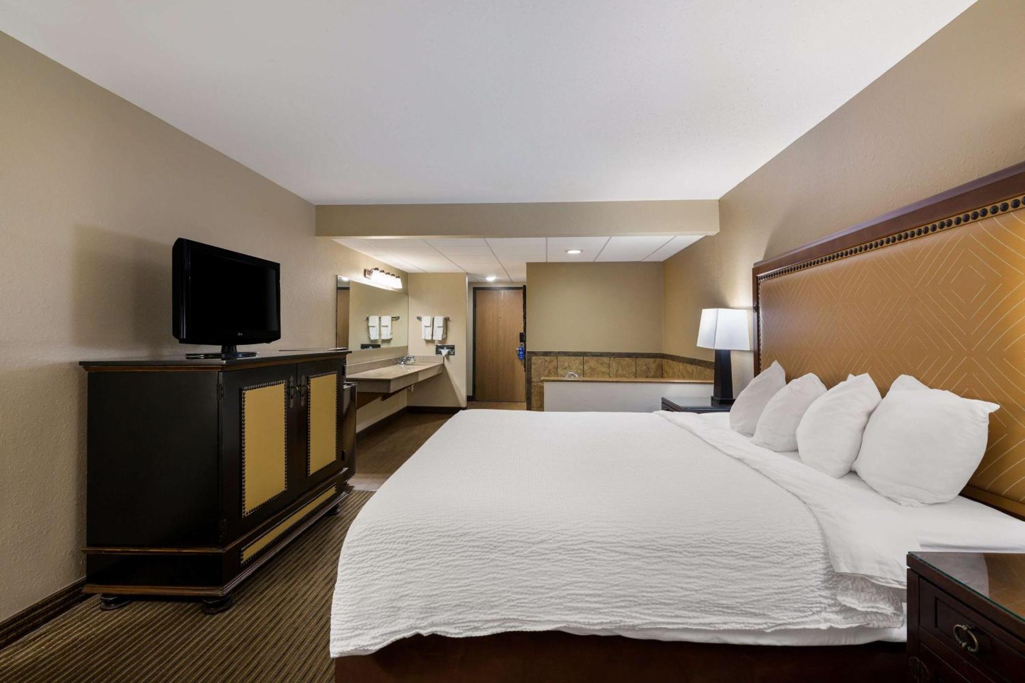 Revel Hotel Minot - Surestay Collection By Best Western Zewnętrze zdjęcie