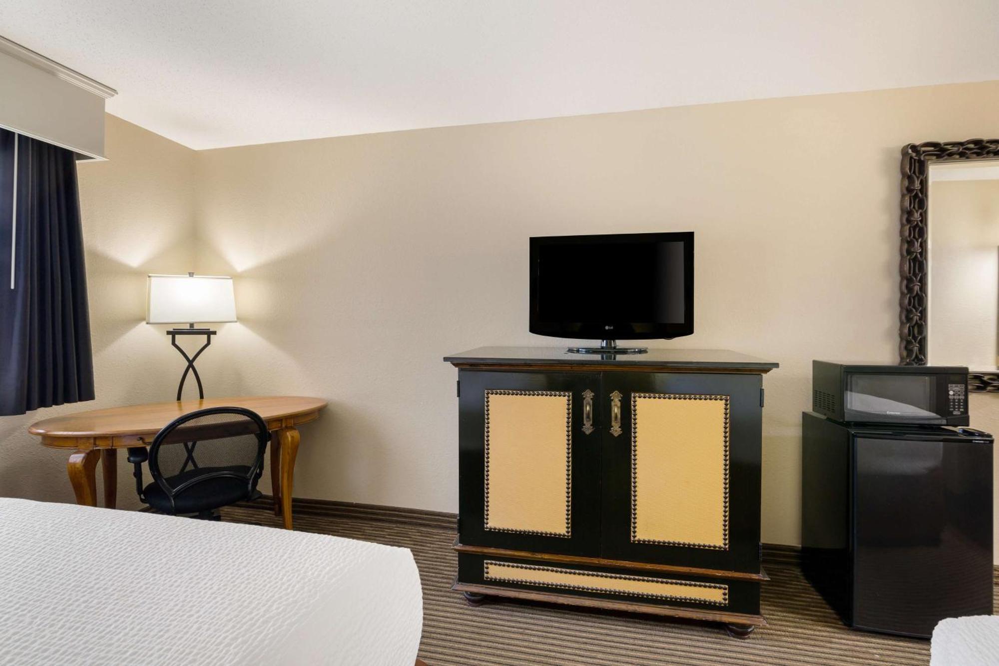 Revel Hotel Minot - Surestay Collection By Best Western Zewnętrze zdjęcie